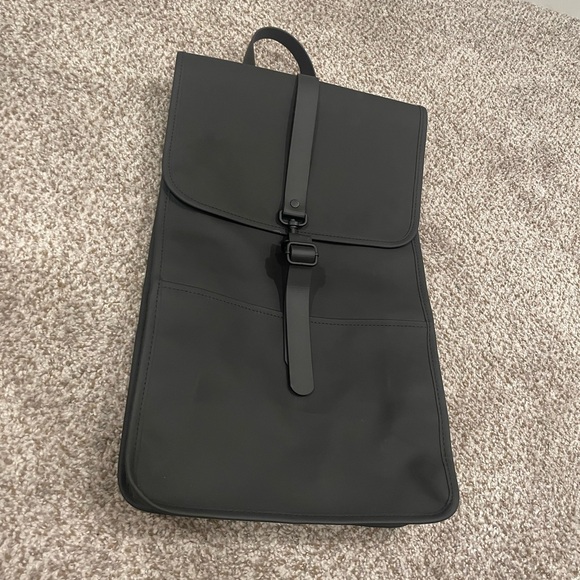 RAINS Full Size Backpack Matte Black 4.5 Gal - Picture 4 of 8